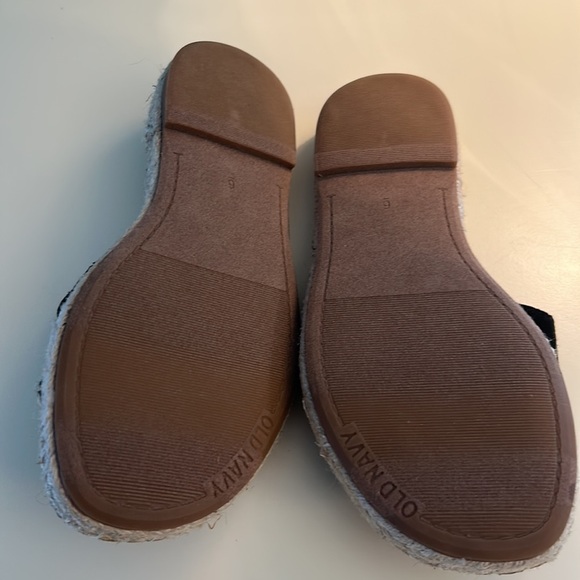 Black Old Navy sandals - Picture 2 of 3